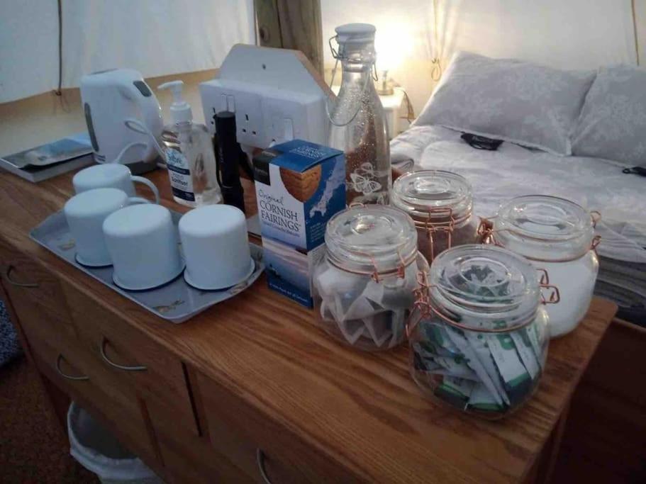 Cox Hill Glamping Badger Hotel ทรูโร ภายนอก รูปภาพ