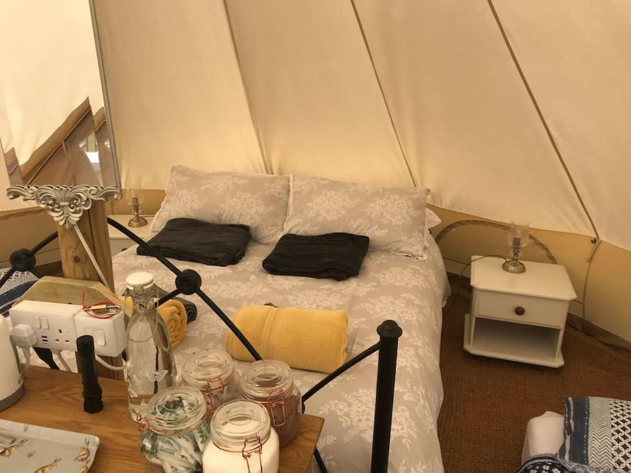Cox Hill Glamping Badger Hotel ทรูโร ภายนอก รูปภาพ